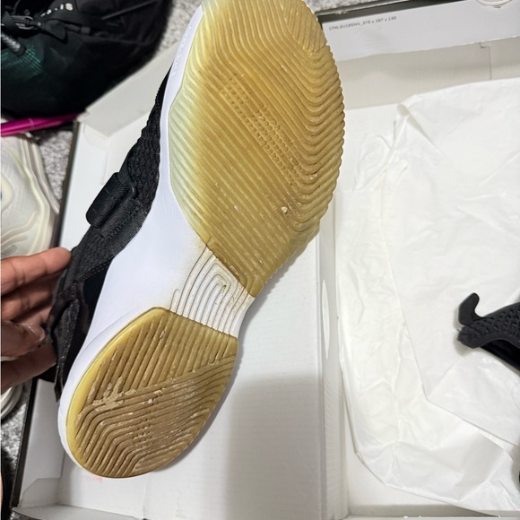 Nike Black and White Athletic Shoes - Picture 2 of 5